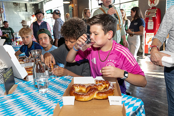 DCDB-Oktoberfest-96-20240921-DD4_6889