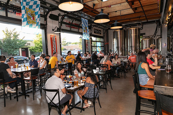 DCDB-Oktoberfest-321-20240921-DD4_7146