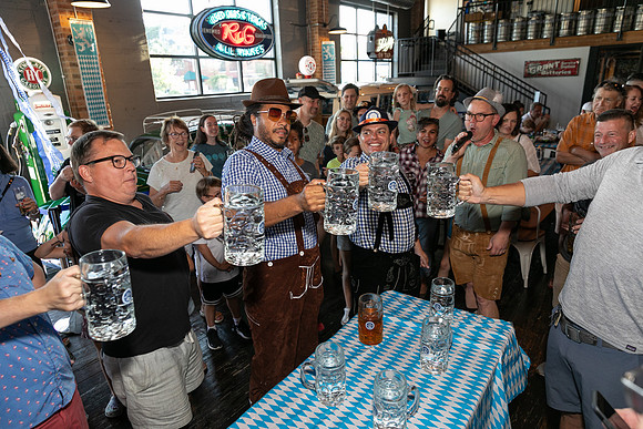 DCDB-Oktoberfest-202-20240921-DD4_7006