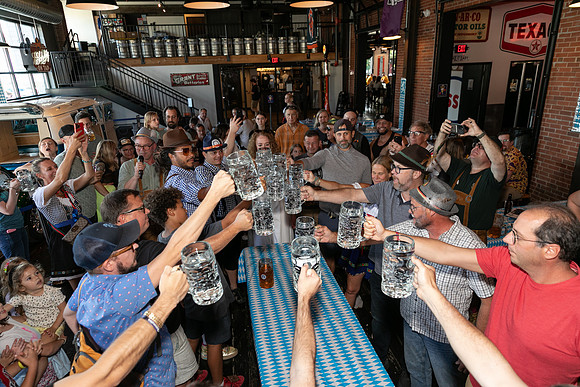 DCDB-Oktoberfest-179-20240921-DD4_6983