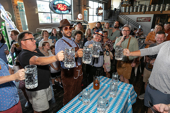 DCDB-Oktoberfest-203-20240921-DD4_7007