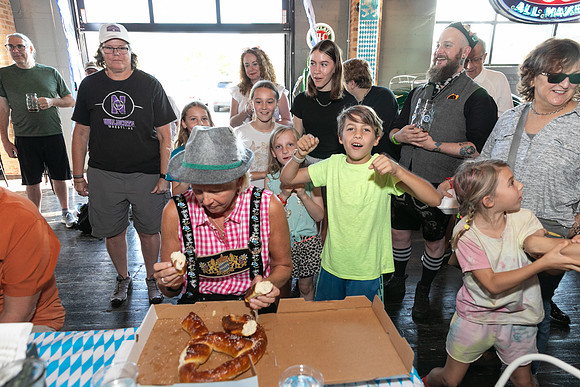 DCDB-Oktoberfest-88-20240921-DD4_6880