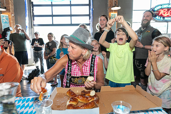 DCDB-Oktoberfest-86-20240921-DD4_6877