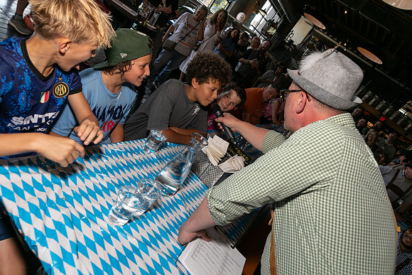 DCDB-Oktoberfest-34-20240921-DD4_6817